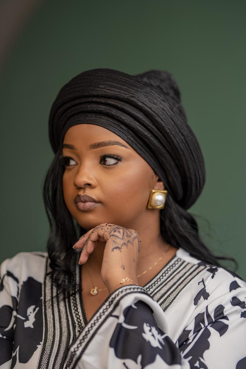 Round rich wife turban black