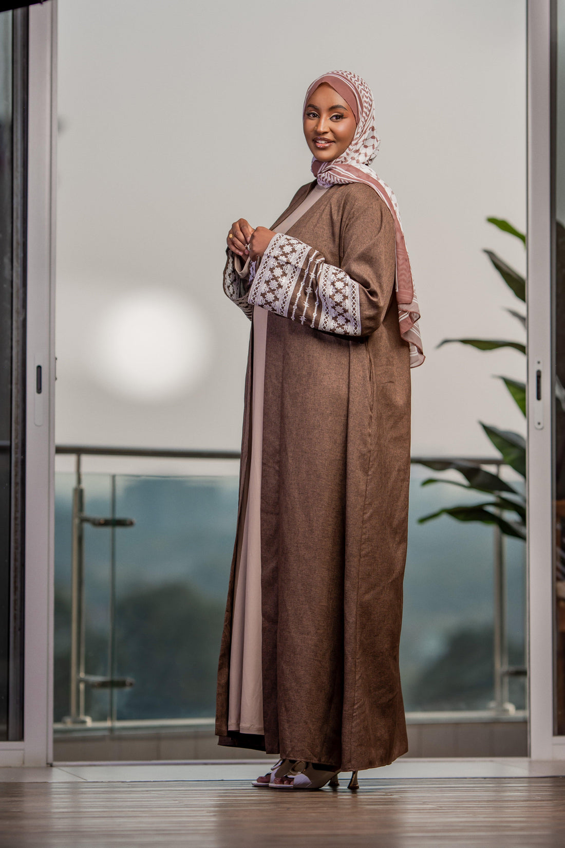 Keffiyeh abaya brown