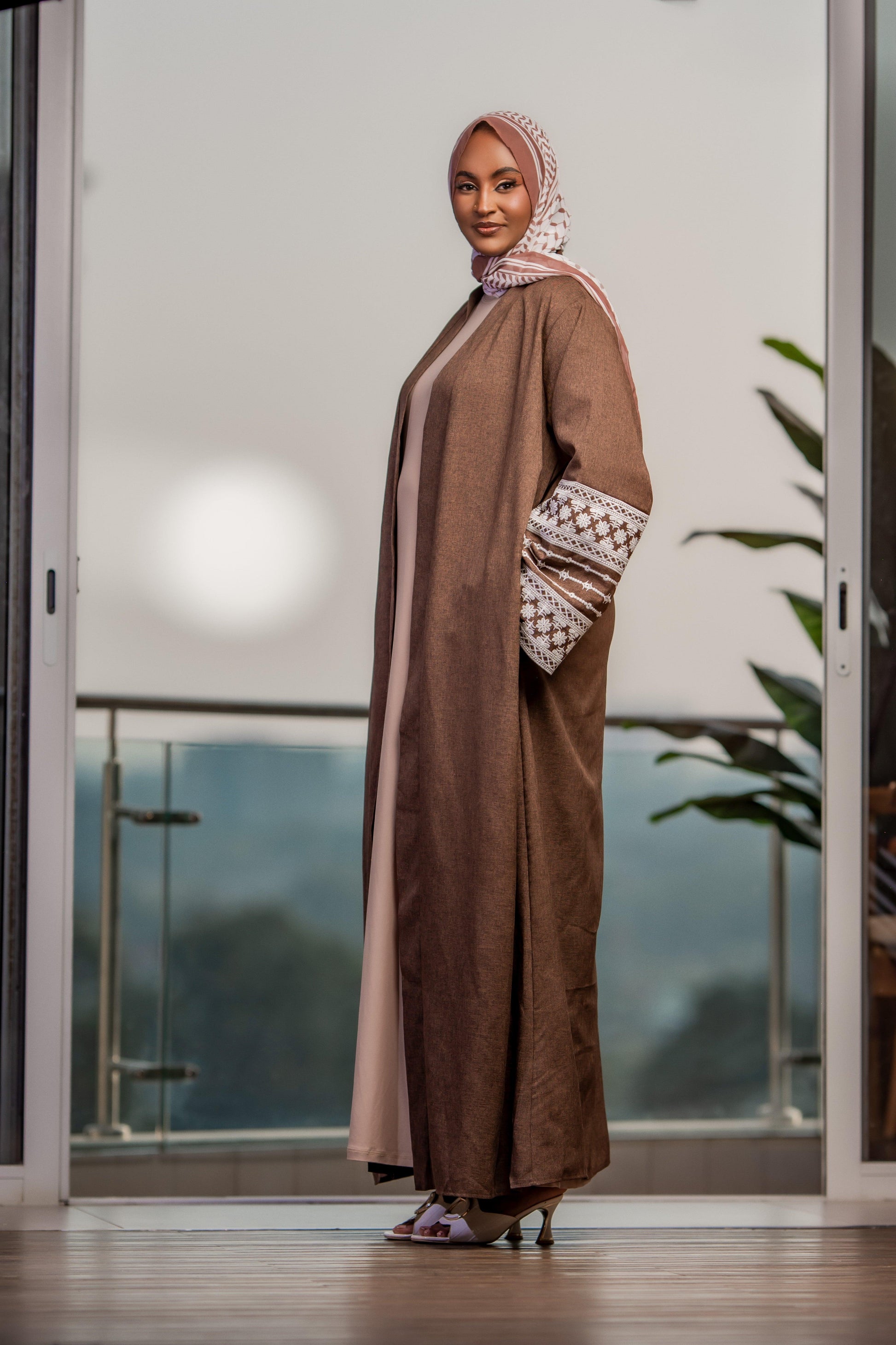 Keffiyeh abaya brown